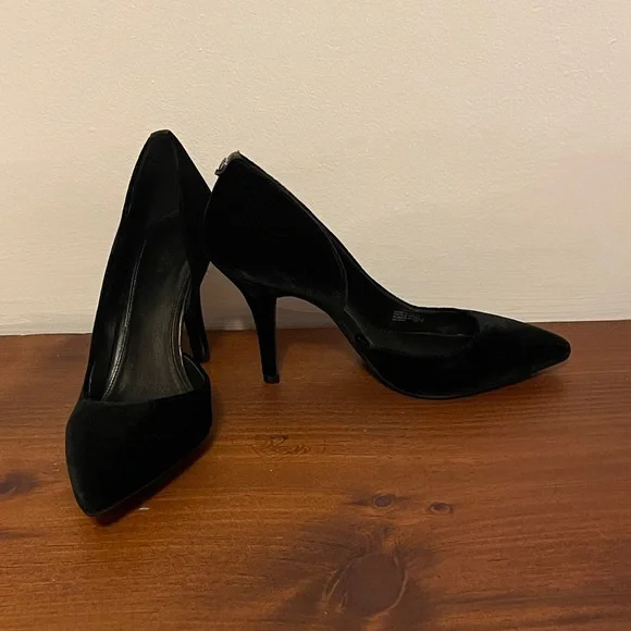 MICHAEL Michael Kors Black Heels - Picture 3 of 6